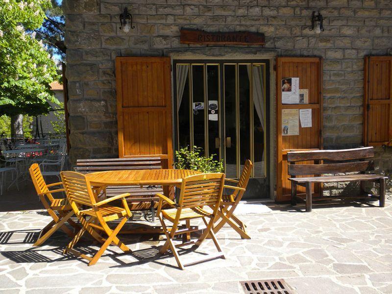 Albergo Ristorante Letizia Chiusi della Verna Bagian luar foto