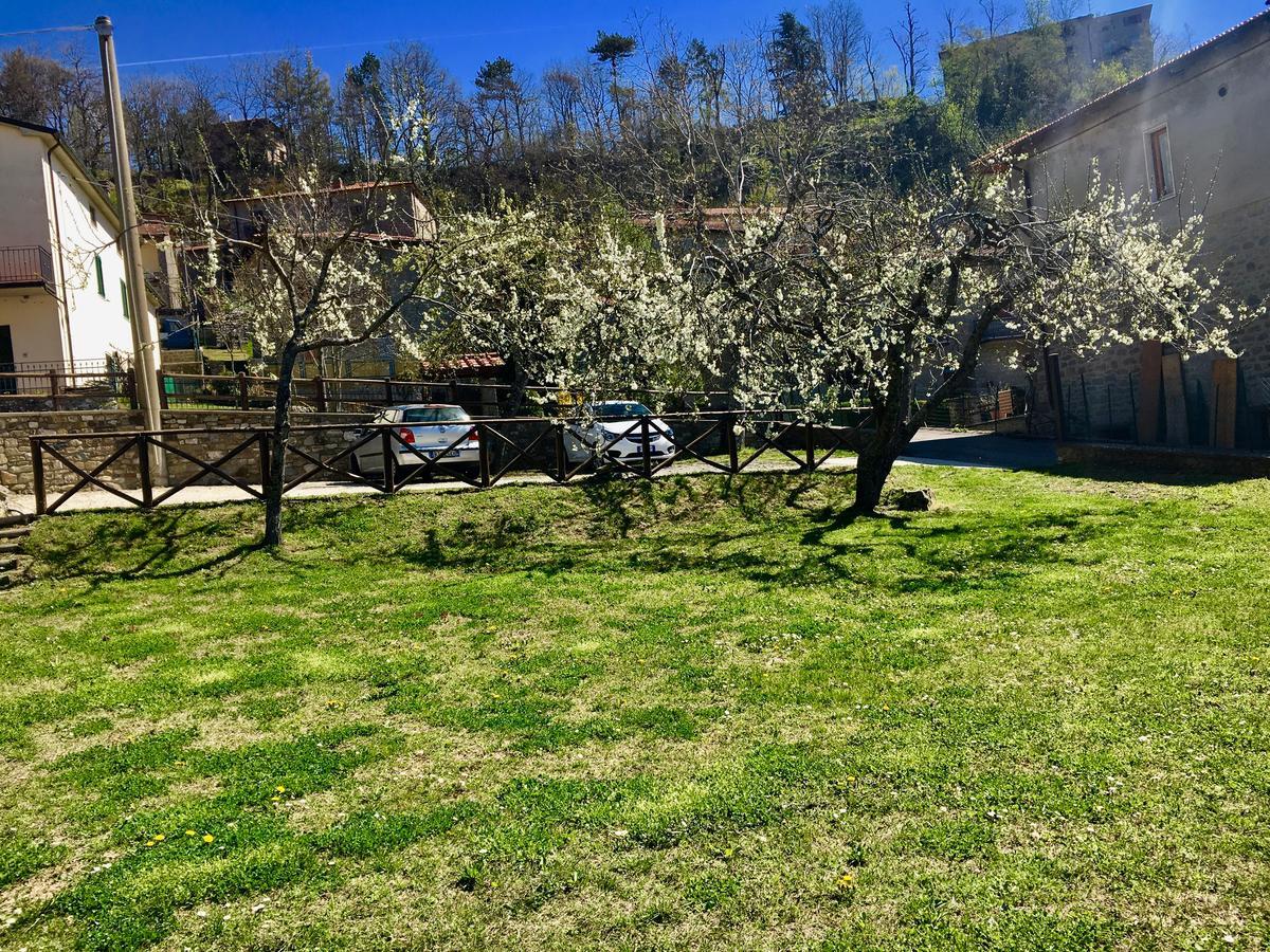 Albergo Ristorante Letizia Chiusi della Verna Bagian luar foto
