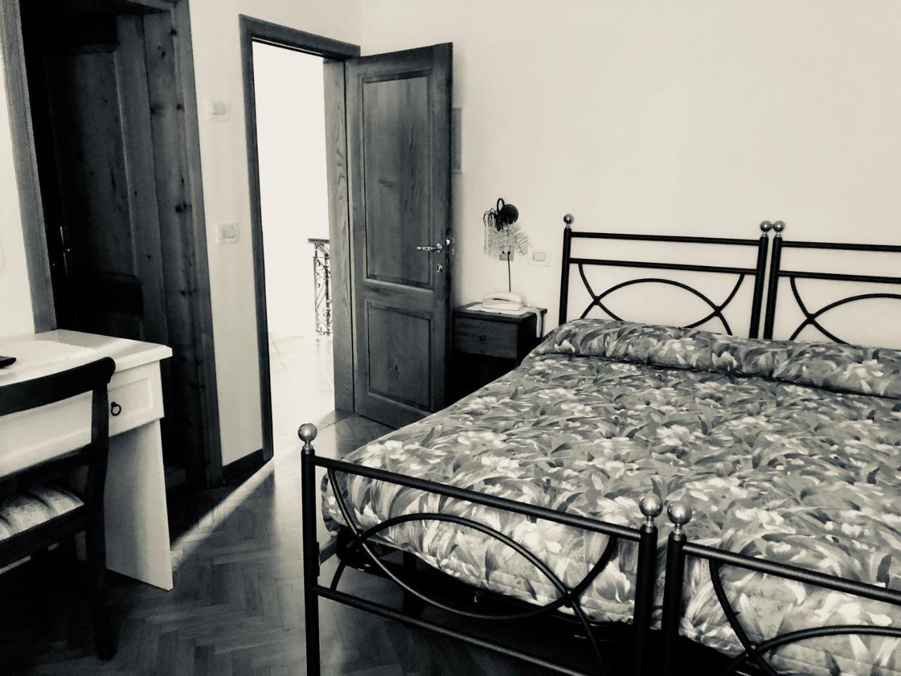 Albergo Ristorante Letizia Chiusi della Verna Bagian luar foto