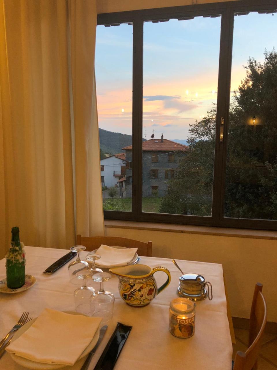 Albergo Ristorante Letizia Chiusi della Verna Bagian luar foto