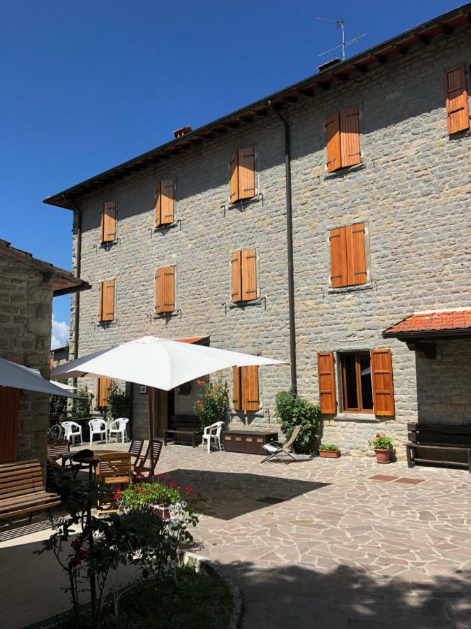 Albergo Ristorante Letizia Chiusi della Verna Bagian luar foto